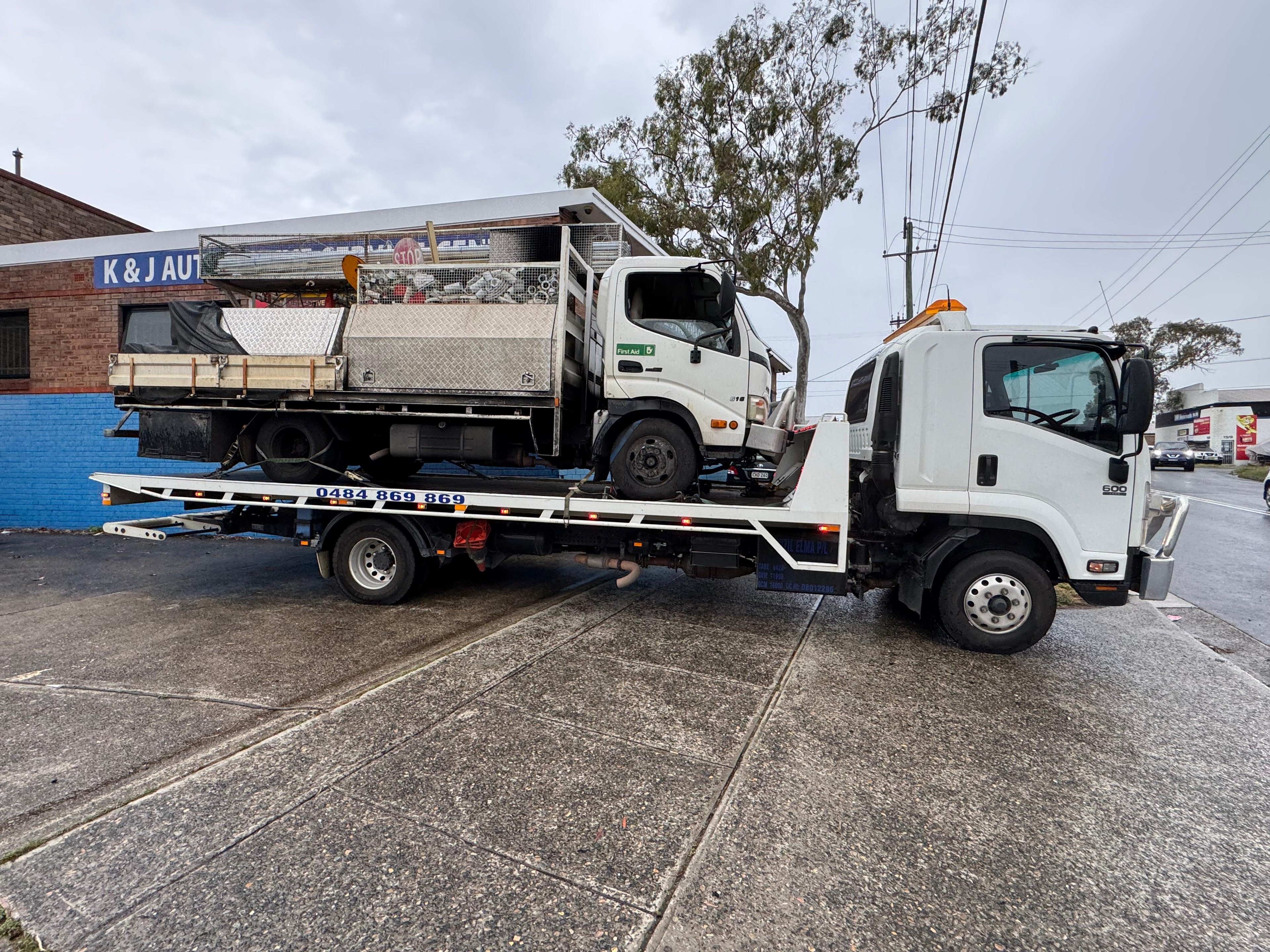 Tilt tray towing in North Shore Sydney
