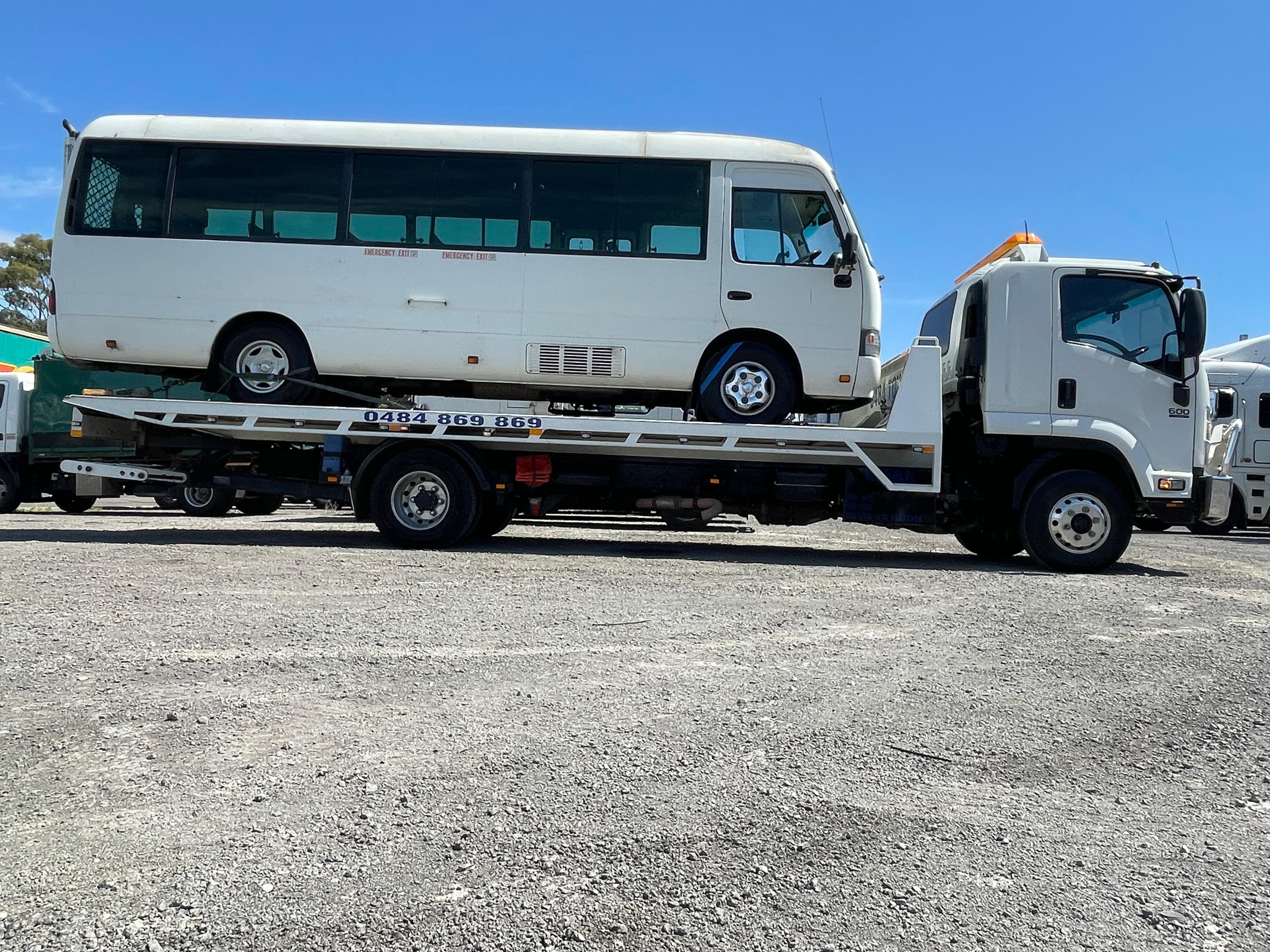 Commercial Vehicle Towing - Professional towing service